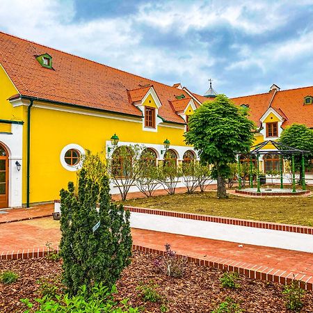 Hotel Roemerstein Loipersdorf bei Fuerstenfeld Bagian luar foto