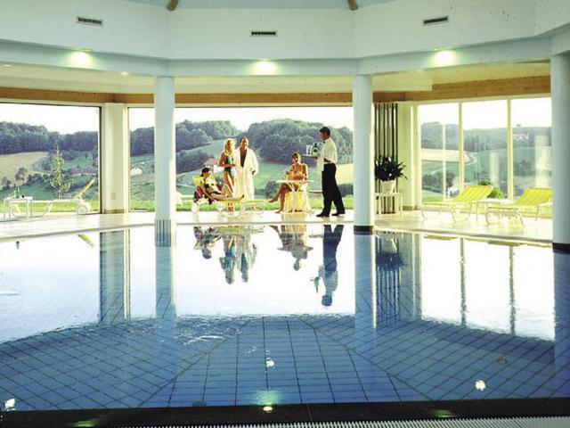 Hotel Roemerstein Loipersdorf bei Fuerstenfeld Bagian luar foto