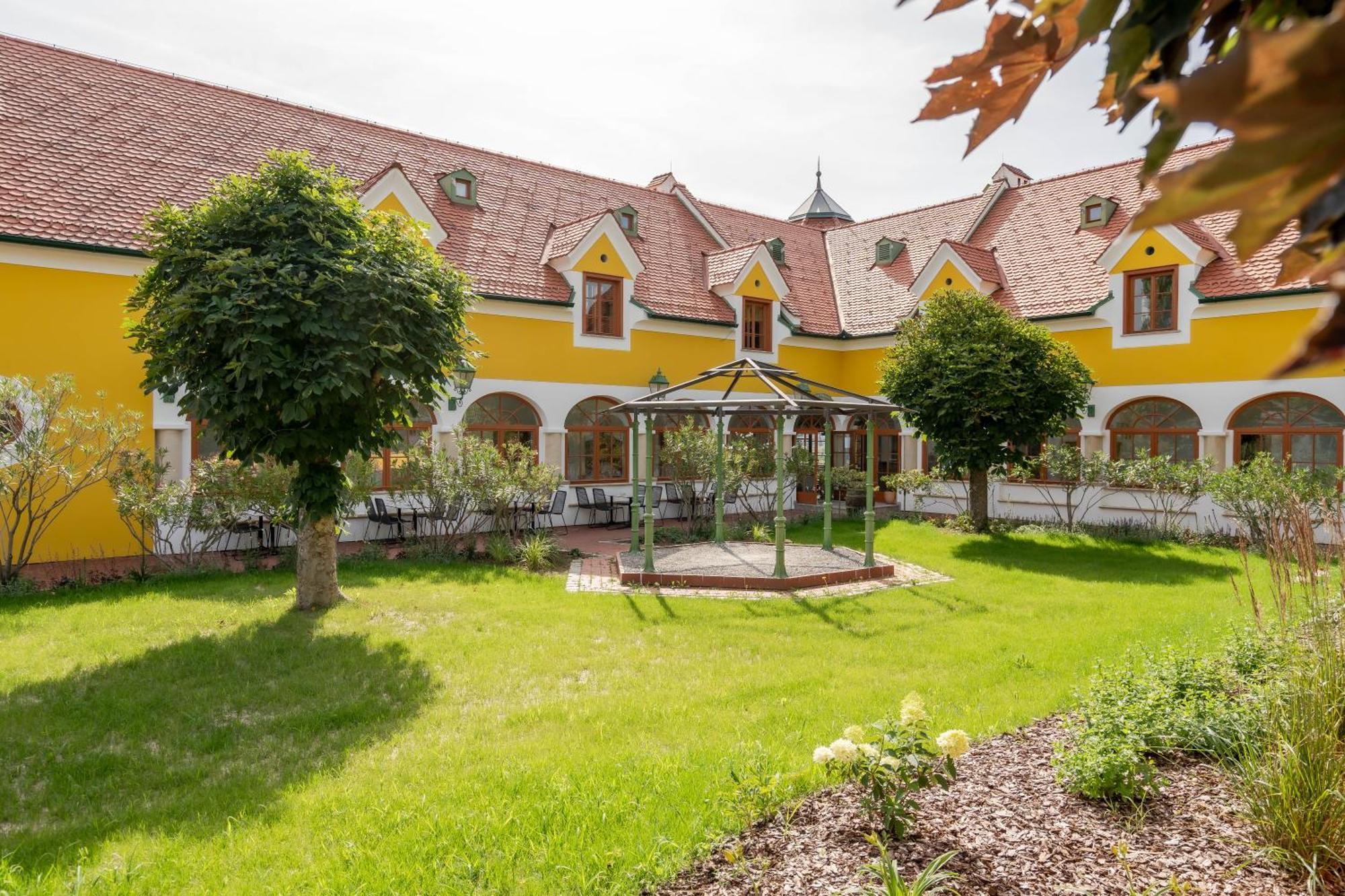 Hotel Roemerstein Loipersdorf bei Fuerstenfeld Bagian luar foto