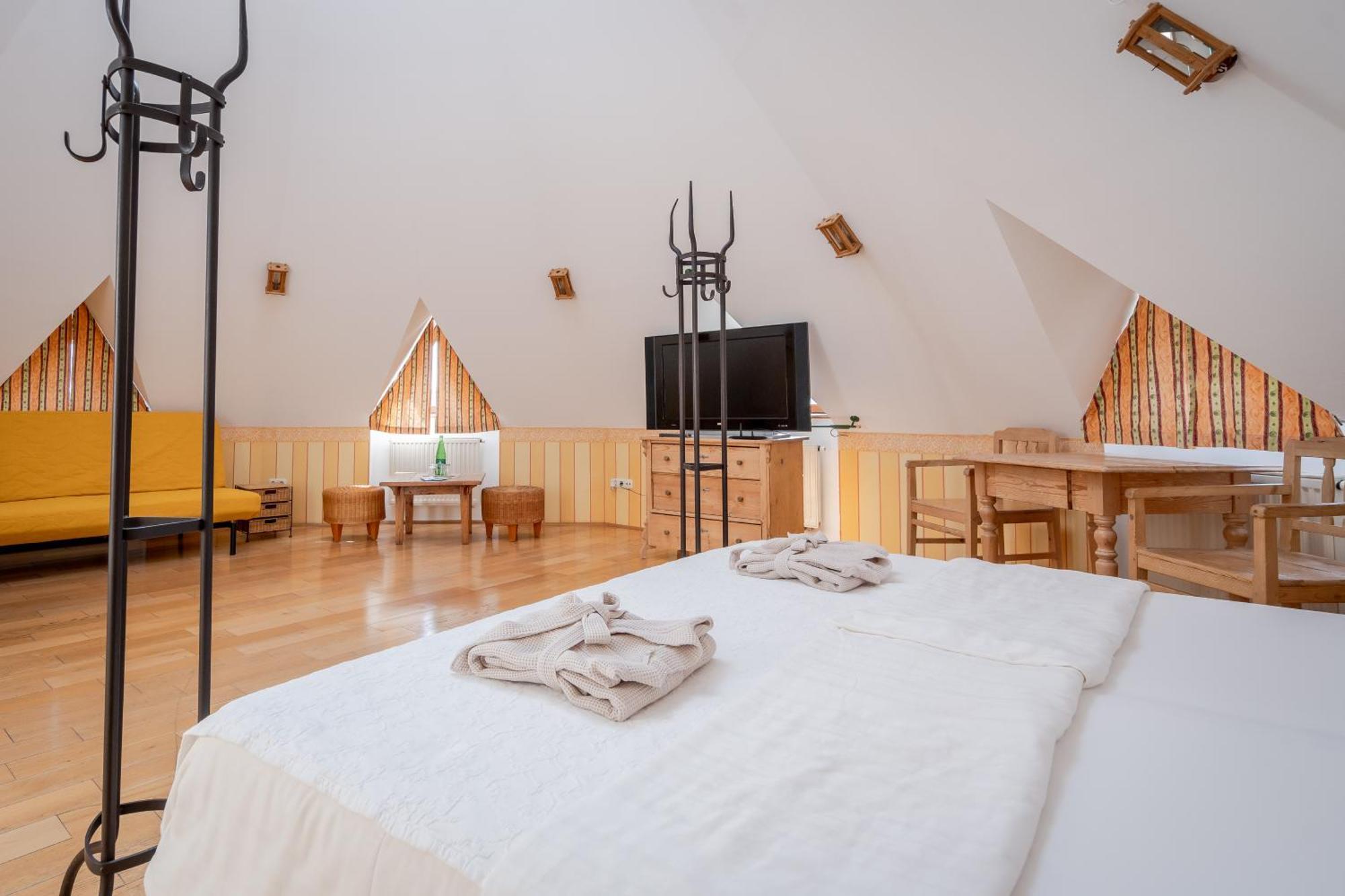 Hotel Roemerstein Loipersdorf bei Fuerstenfeld Bagian luar foto