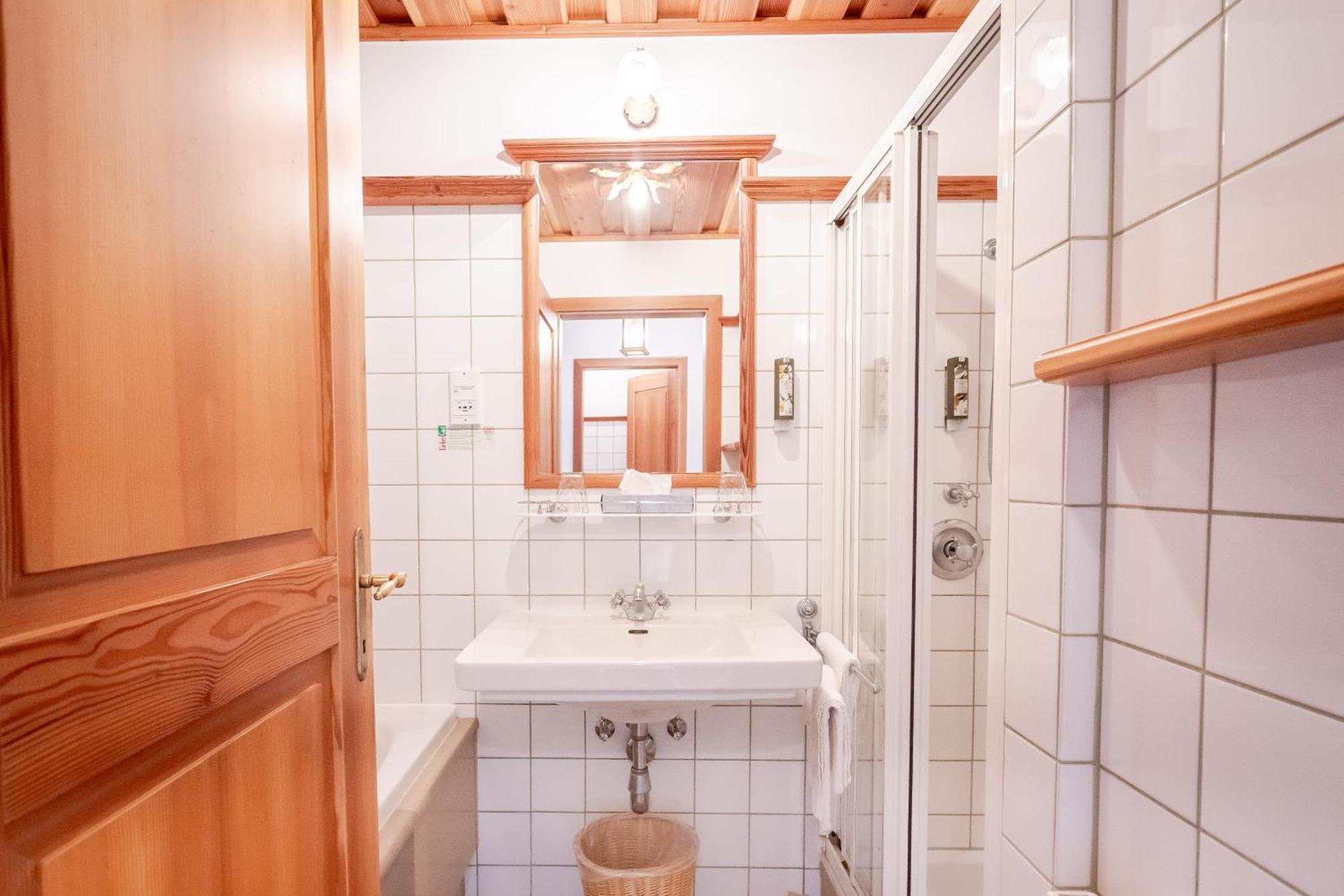 Hotel Roemerstein Loipersdorf bei Fuerstenfeld Bagian luar foto