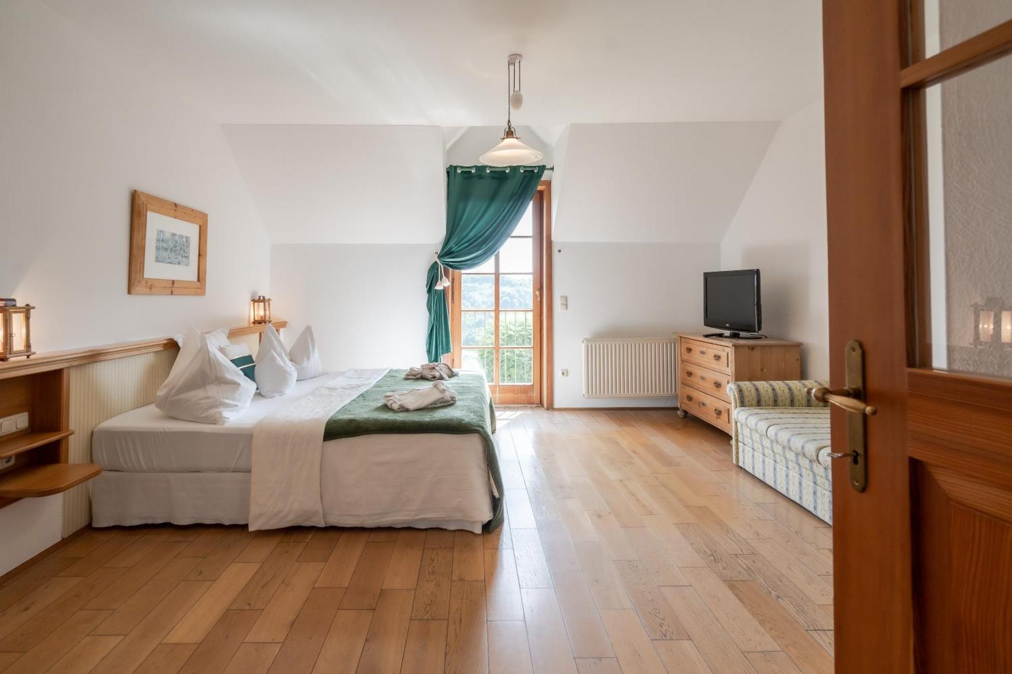 Hotel Roemerstein Loipersdorf bei Fuerstenfeld Bagian luar foto