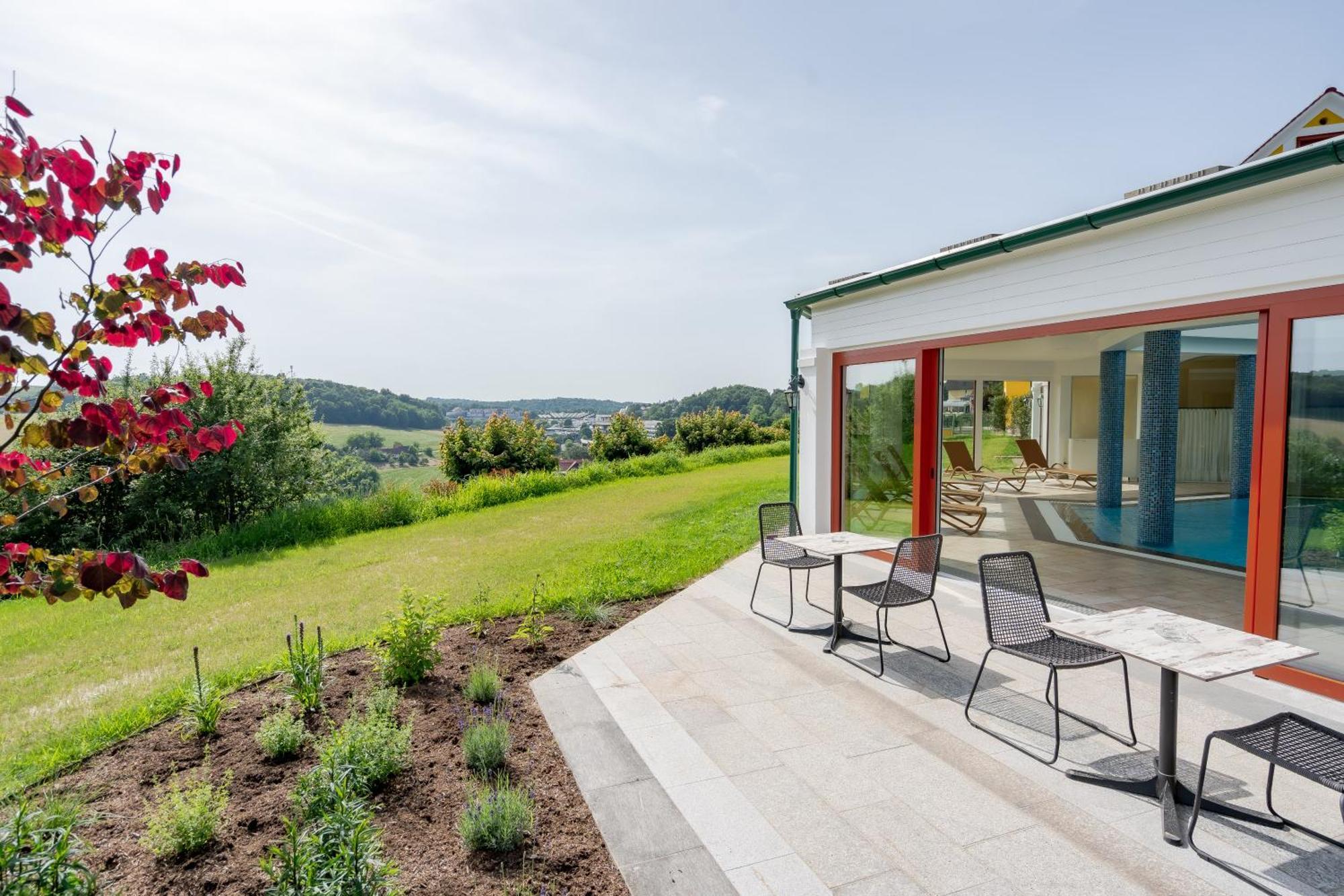 Hotel Roemerstein Loipersdorf bei Fuerstenfeld Bagian luar foto